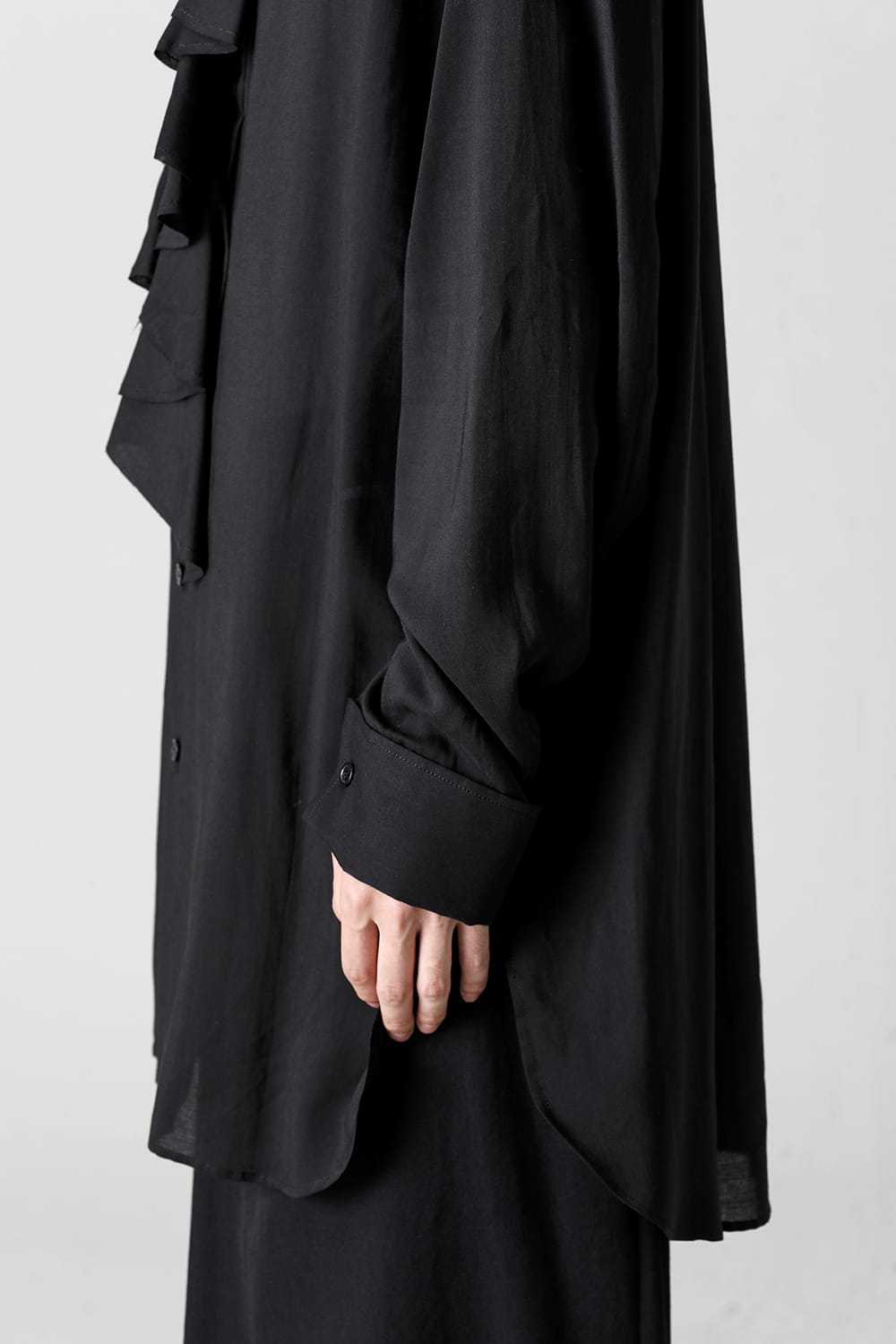 截ち切りジャボブラウス