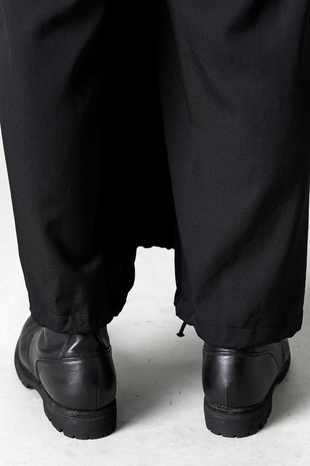 左タックパンツ