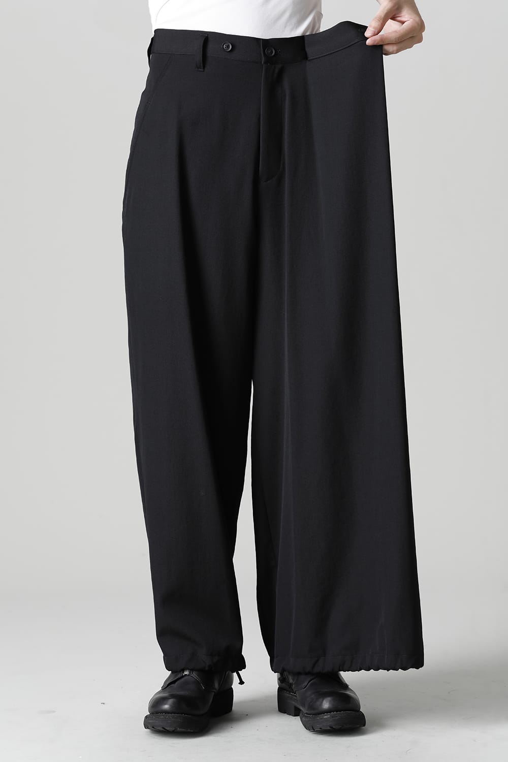 左タックパンツ