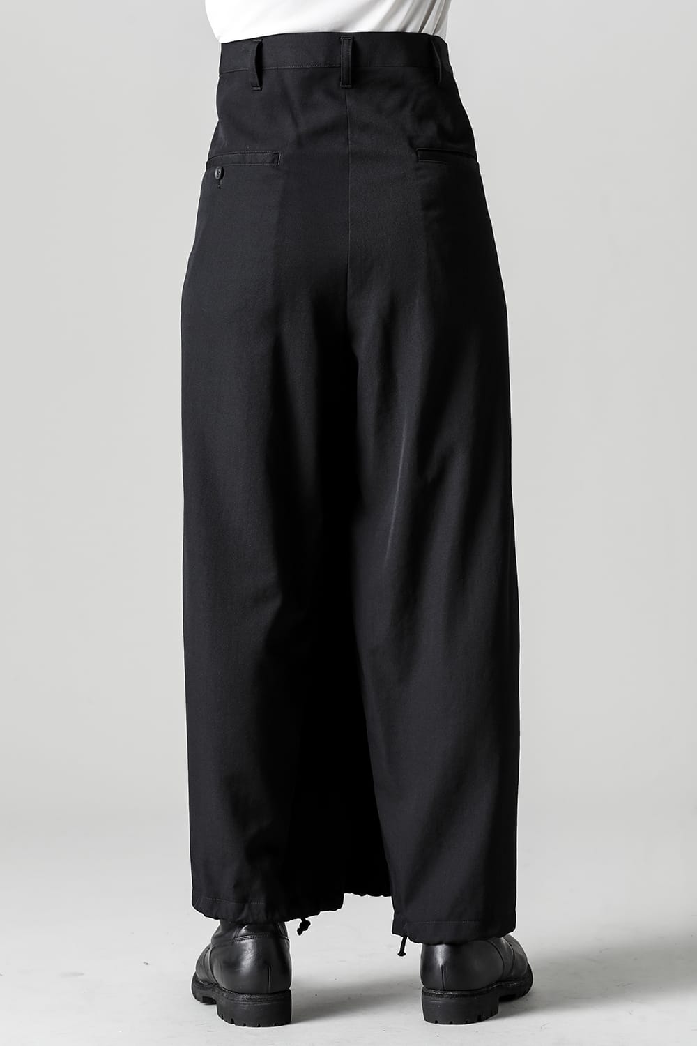 左タックパンツ