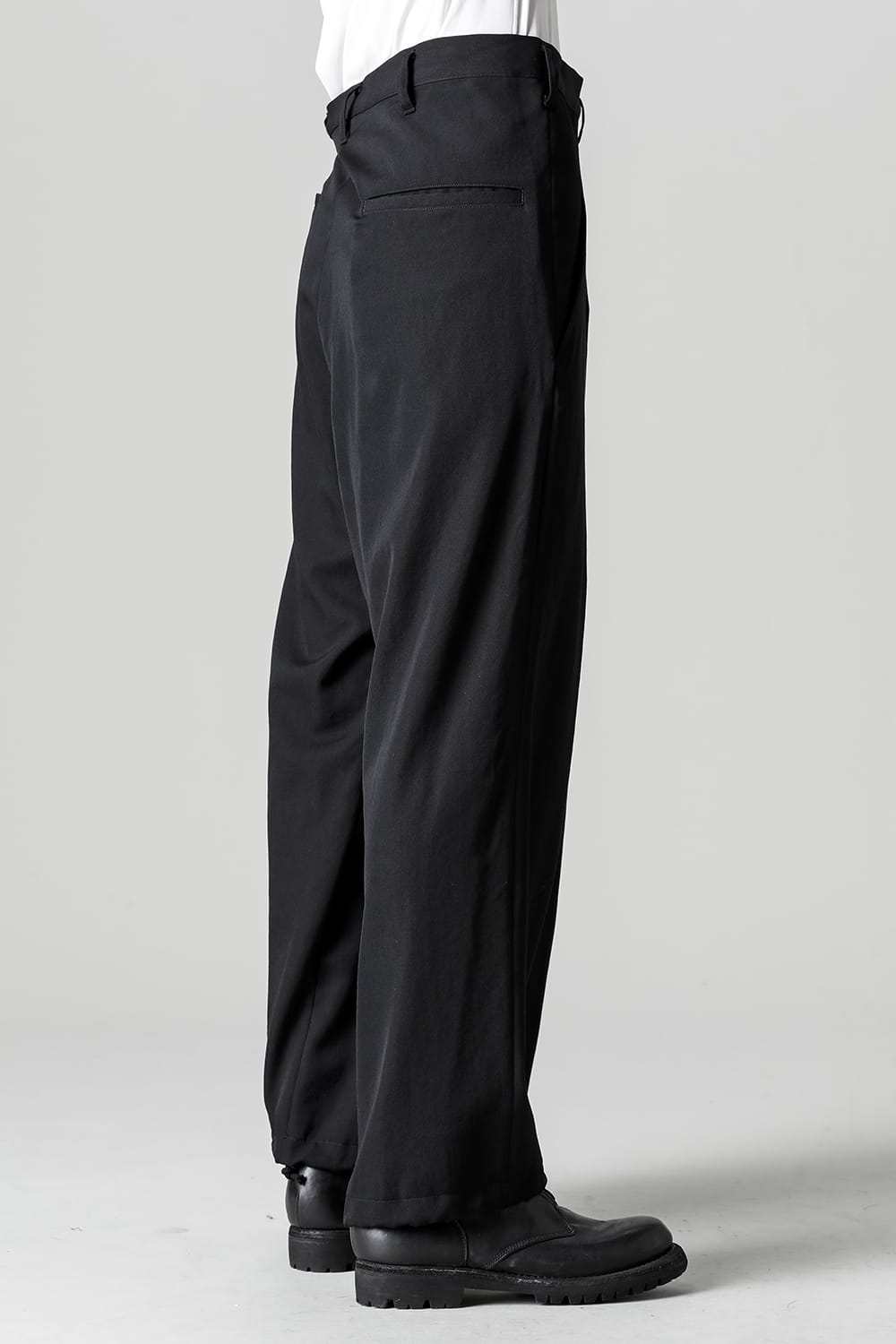 左タックパンツ