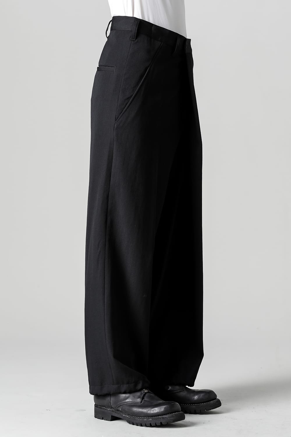 左タックパンツ