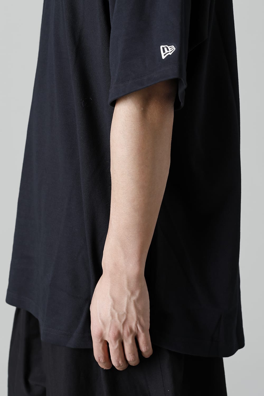 New Era × Yohji Yamamoto Logo Print Round Hem Short Sleeve Tee