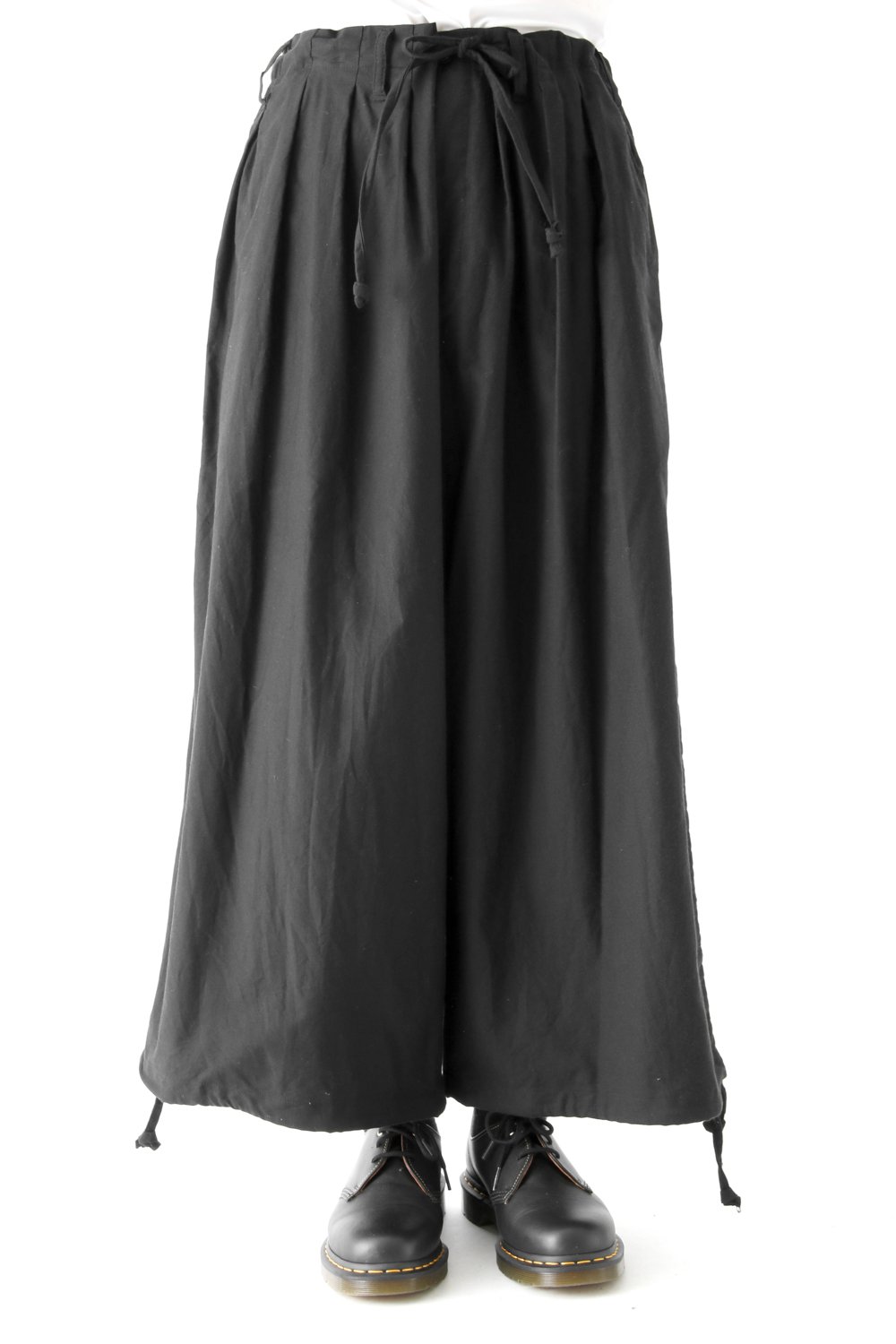 Front Open Tuck Pants