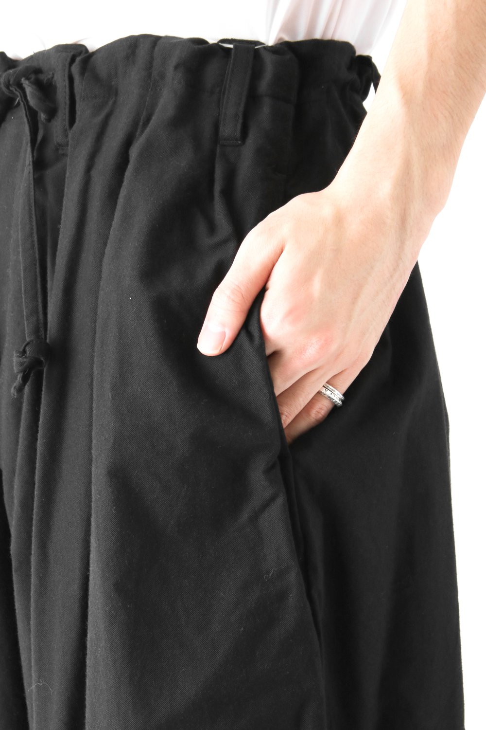 Front Open Tuck Pants
