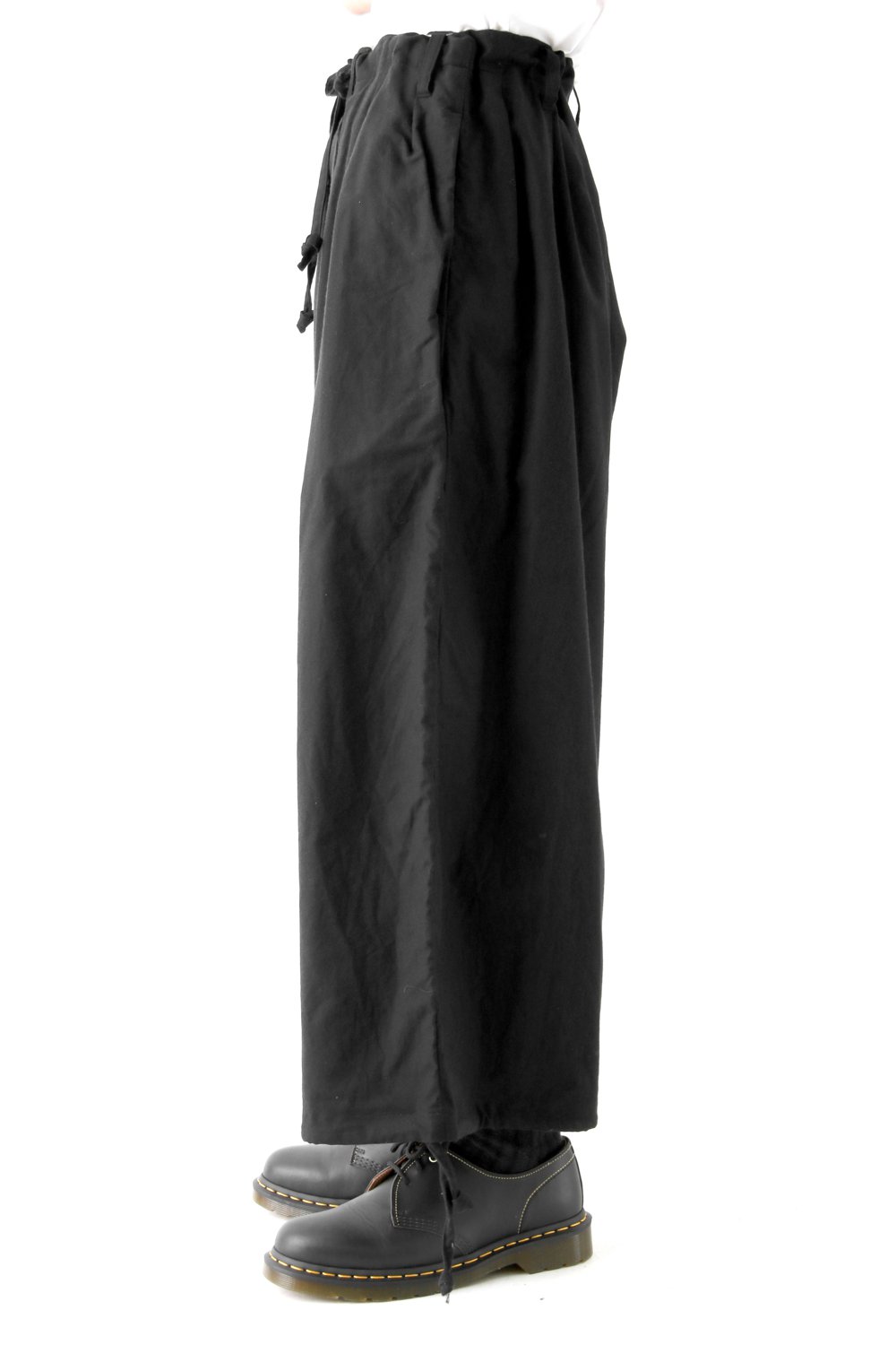 Front Open Tuck Pants