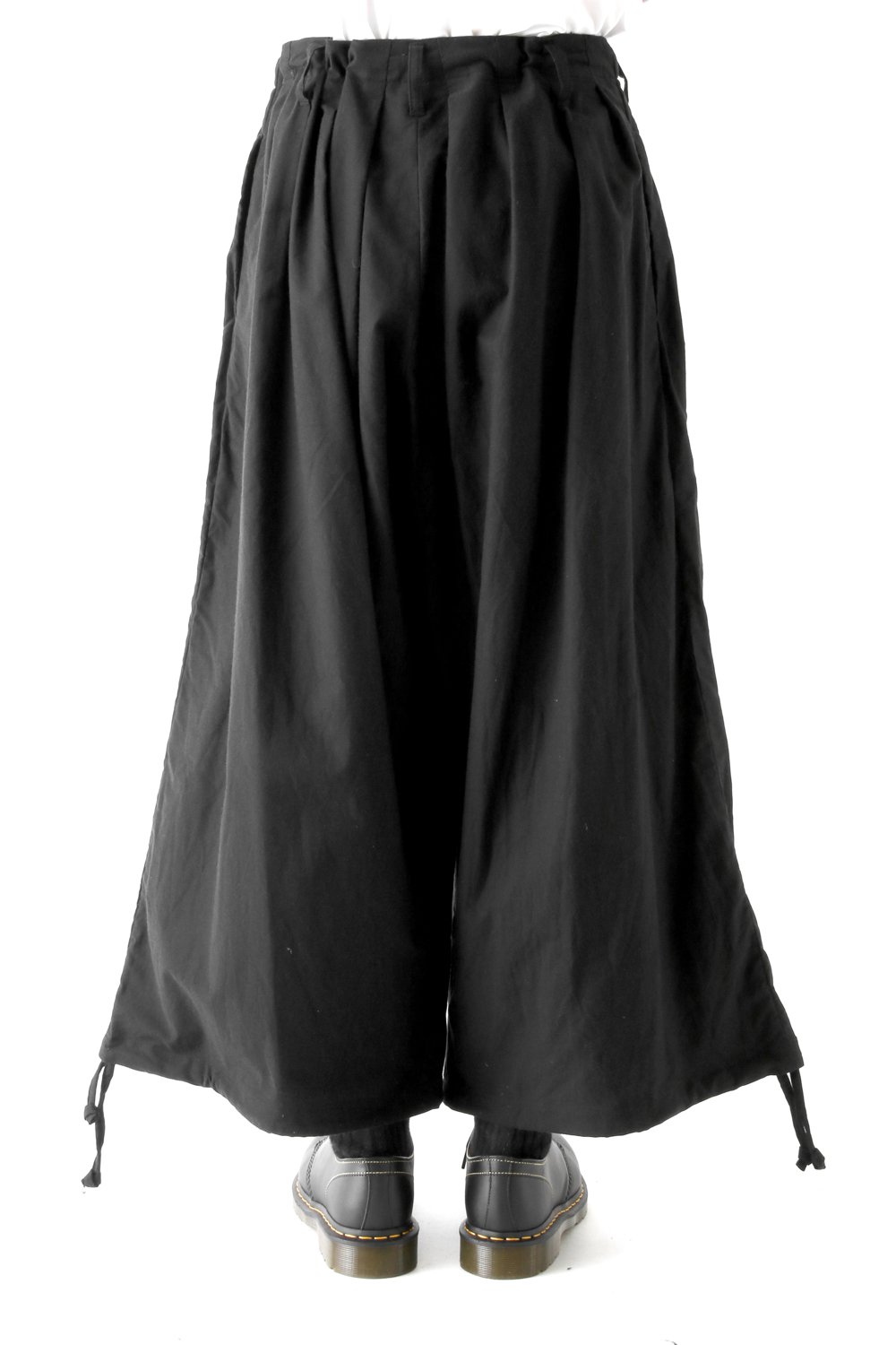 Front Open Tuck Pants