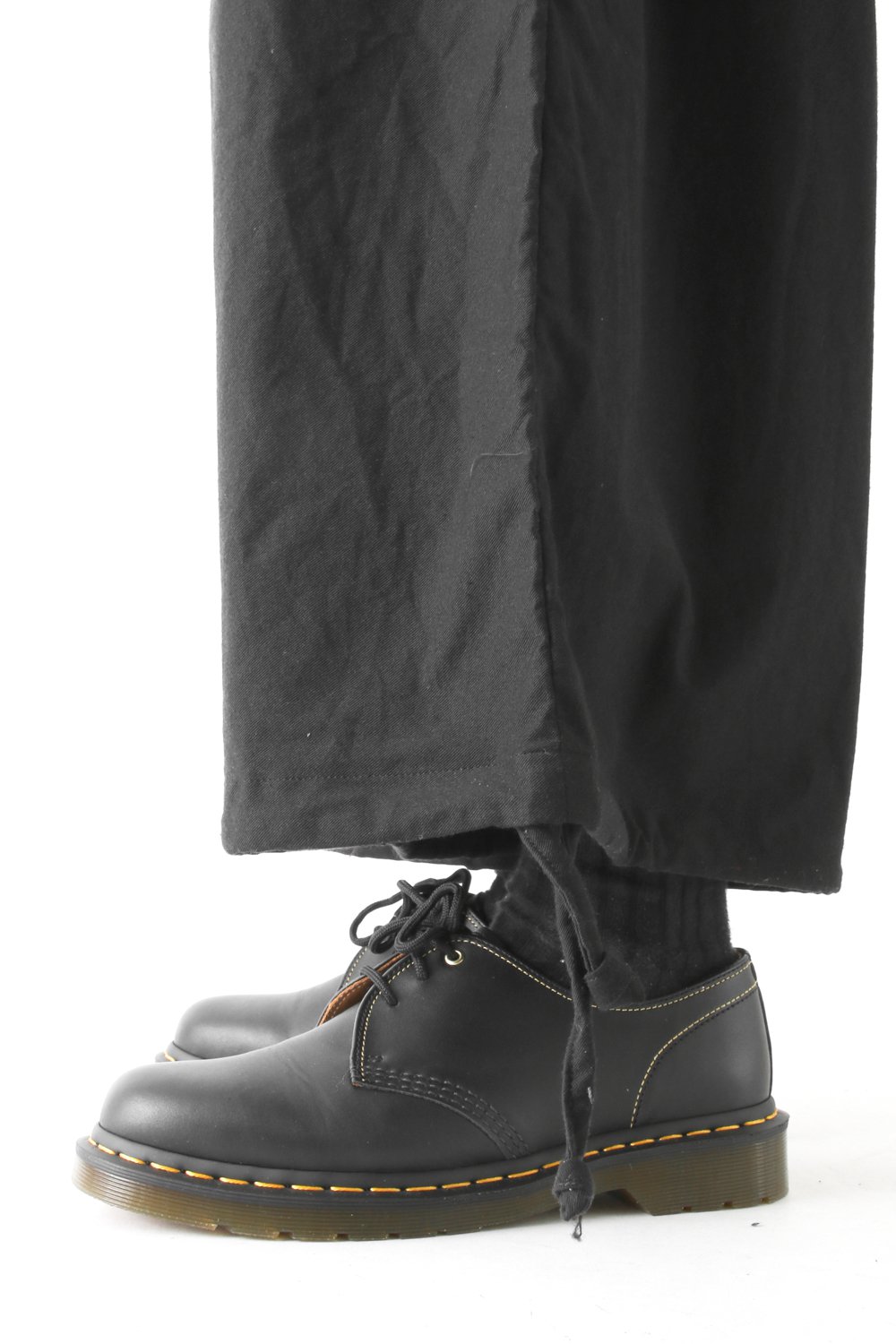 Front Open Tuck Pants