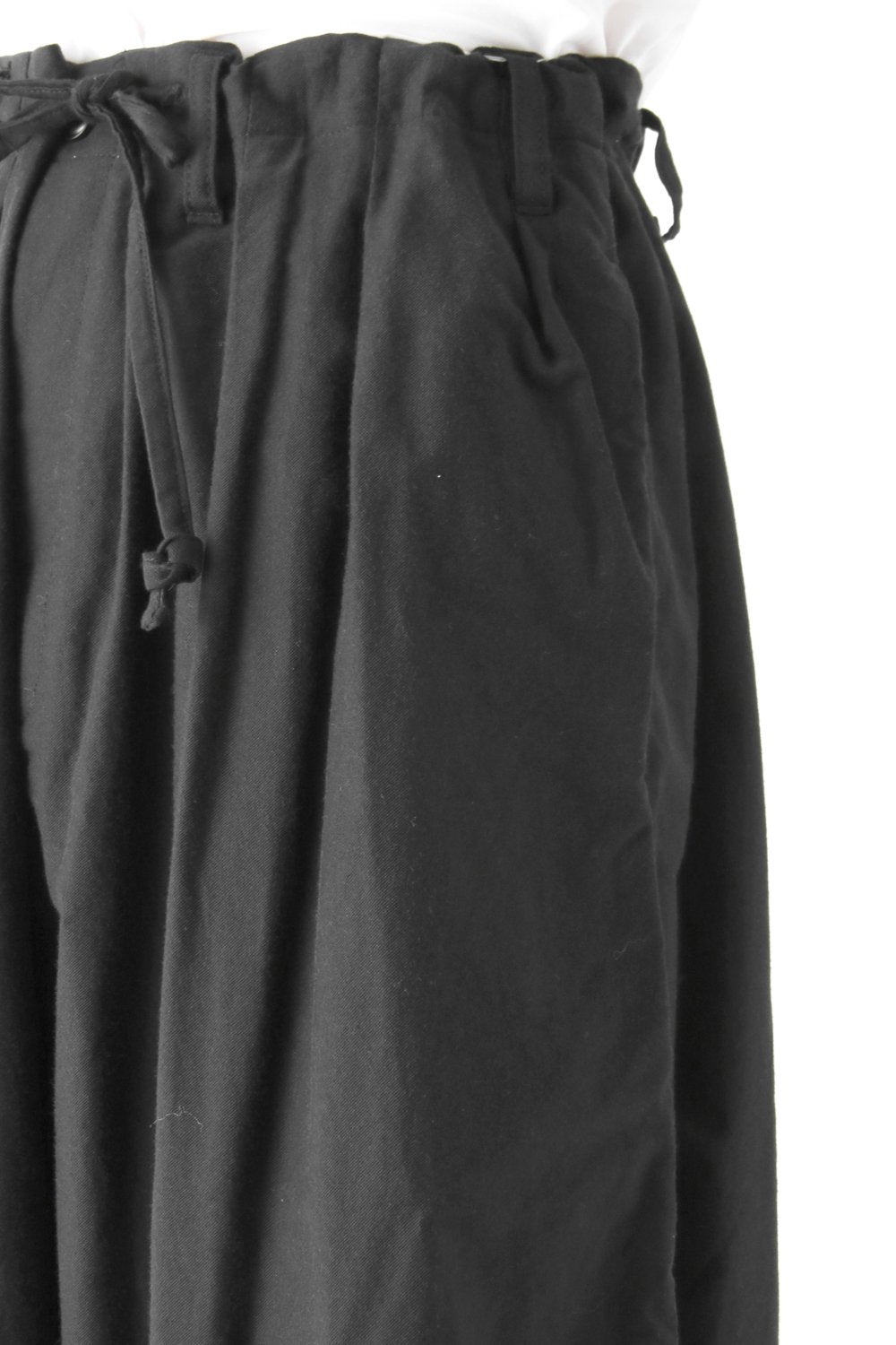 Front Open Tuck Pants