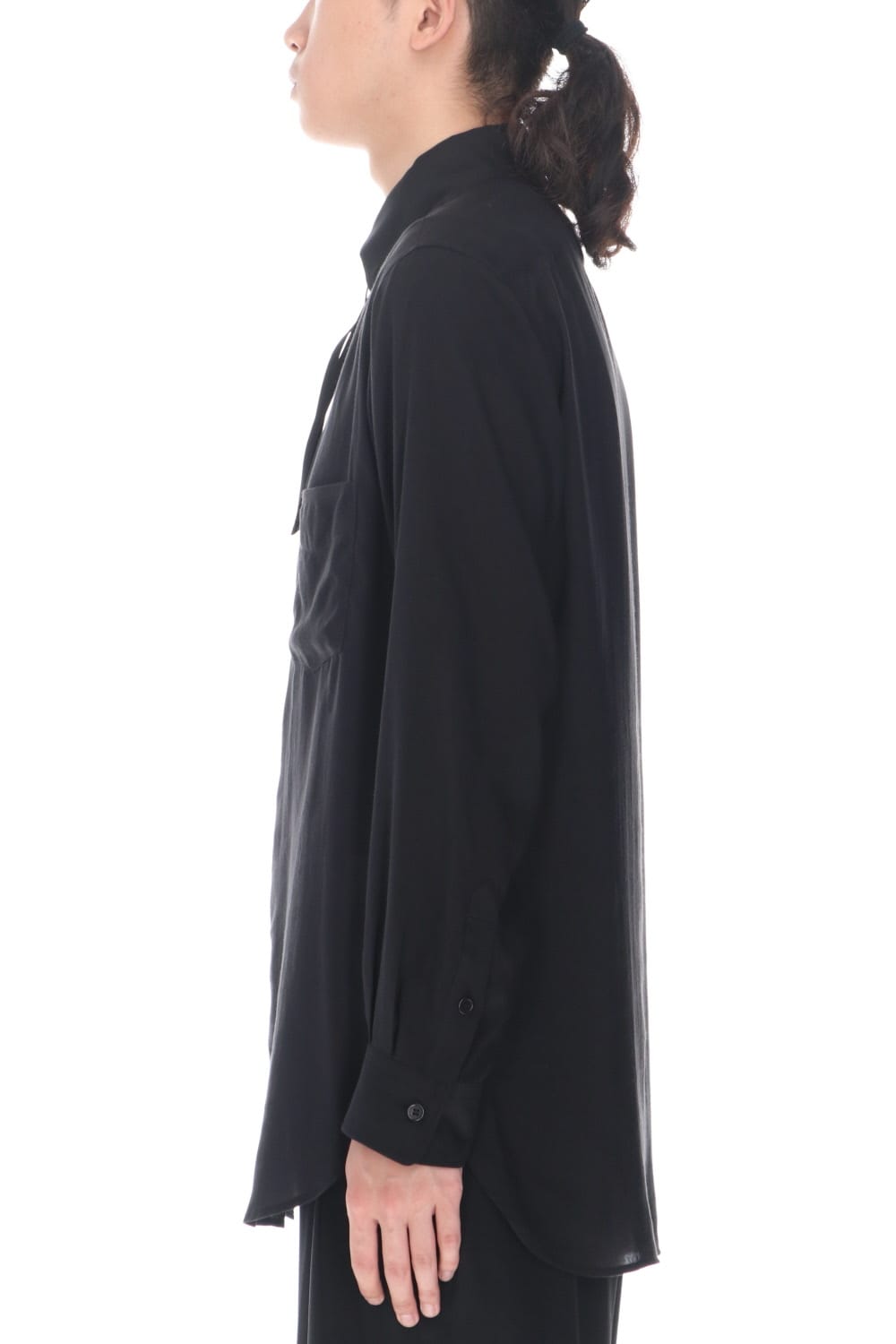 台衿 ループ付シャツ