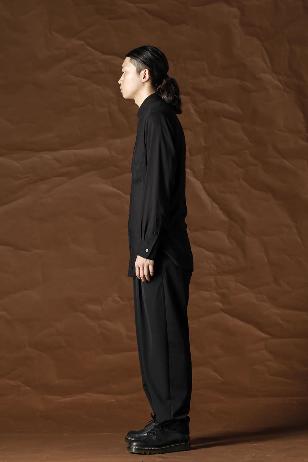 台衿 ループ付シャツ