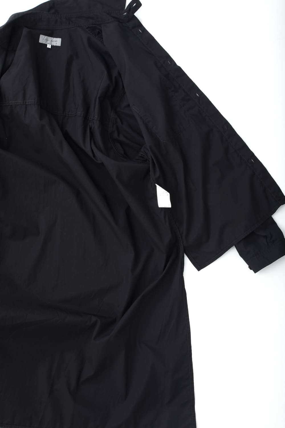 前裾段違い 環縫いブラウス ブラック