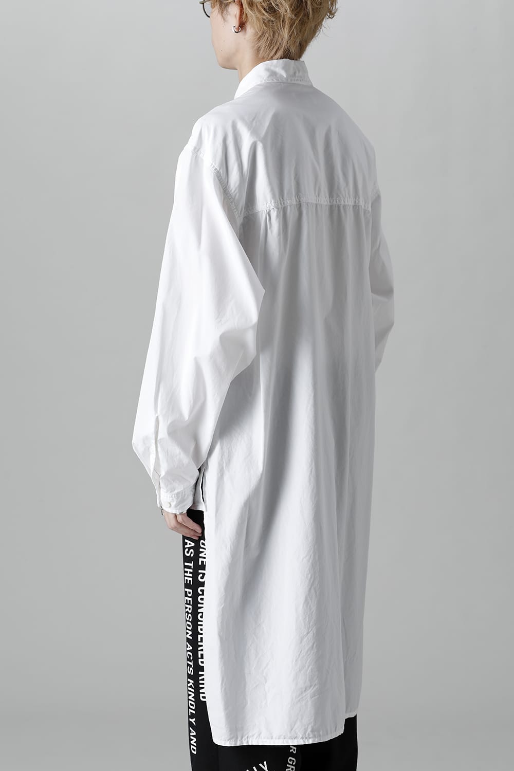 前裾段違い 環縫いブラウス ホワイト