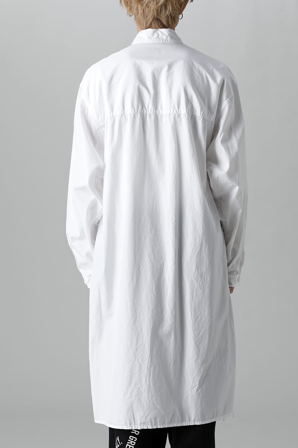 前裾段違い 環縫いブラウス ホワイト