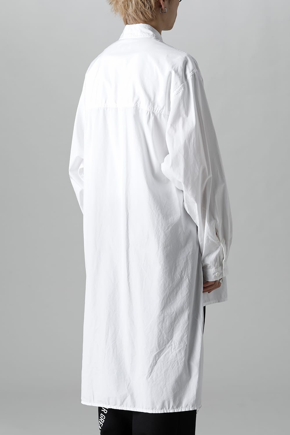 前裾段違い 環縫いブラウス ホワイト