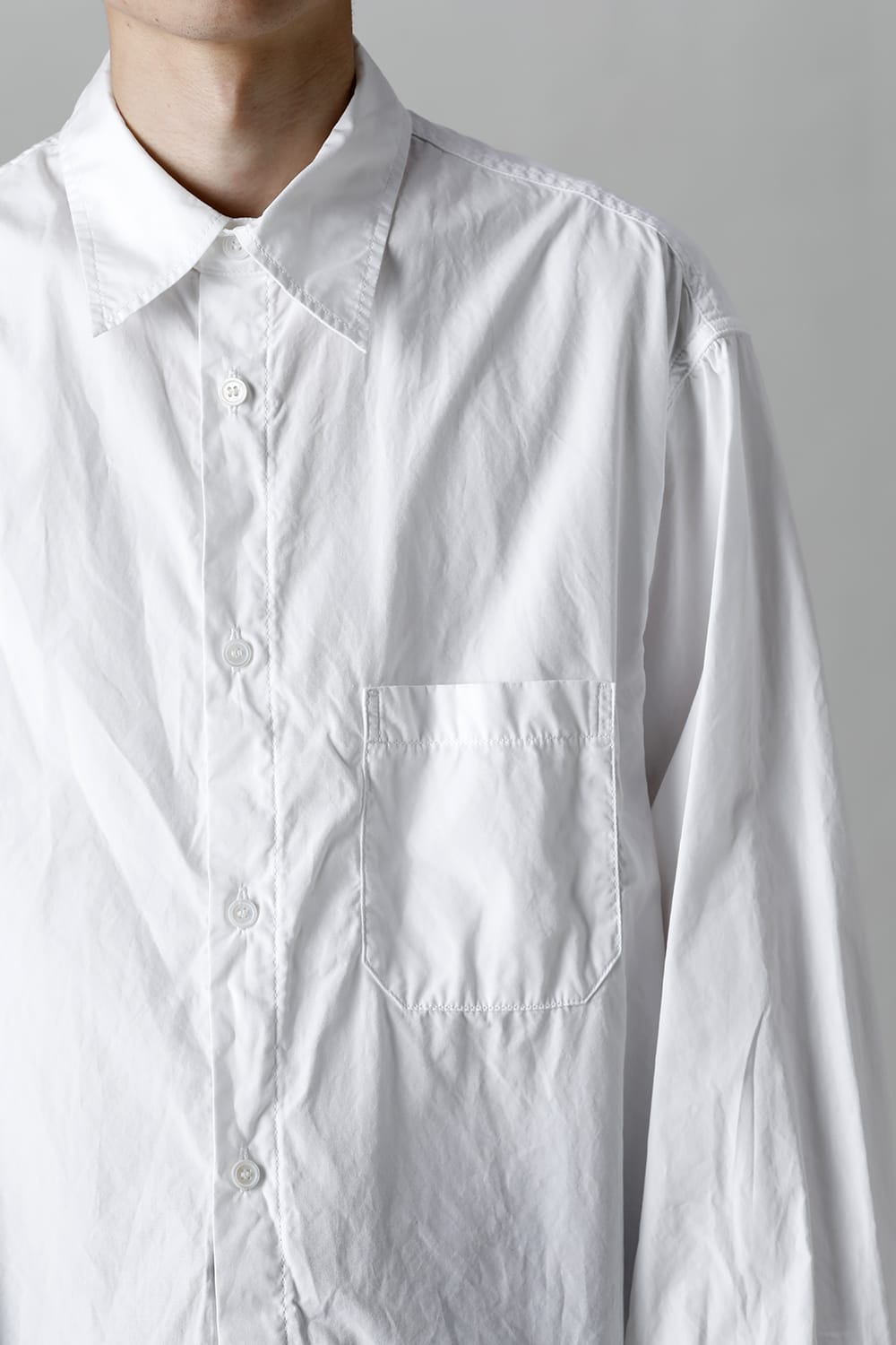 前裾段違い 環縫いブラウス ホワイト