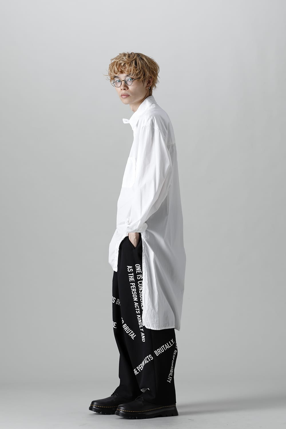 前裾段違い 環縫いブラウス ホワイト