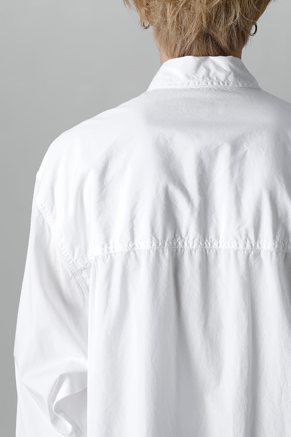 前裾段違い 環縫いブラウス ホワイト