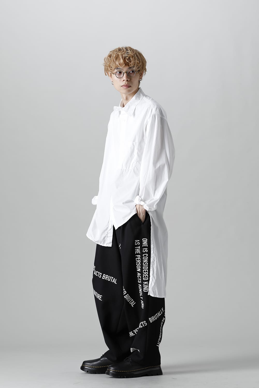 前裾段違い 環縫いブラウス ホワイト