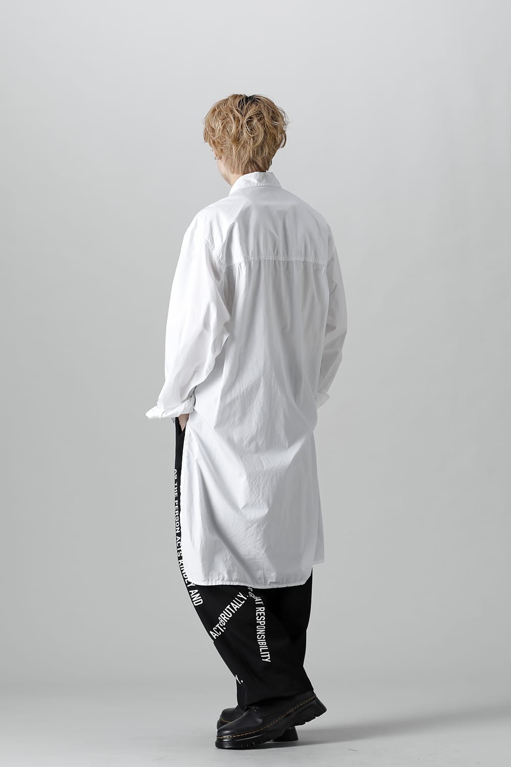 前裾段違い 環縫いブラウス ホワイト