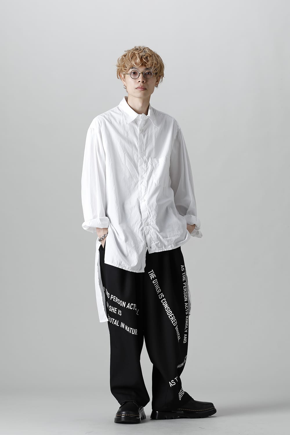 前裾段違い 環縫いブラウス ホワイト