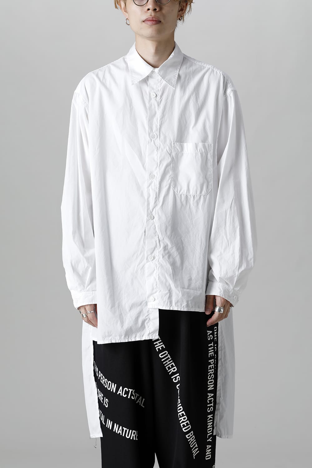 前裾段違い 環縫いブラウス ホワイト