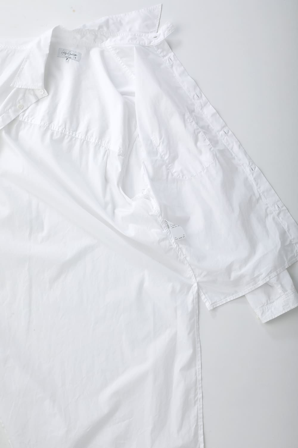 前裾段違い 環縫いブラウス ホワイト