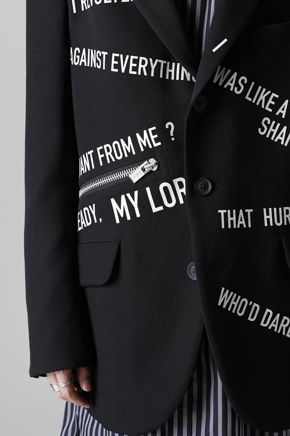 右脇ファスナーあき メッセージジャケット