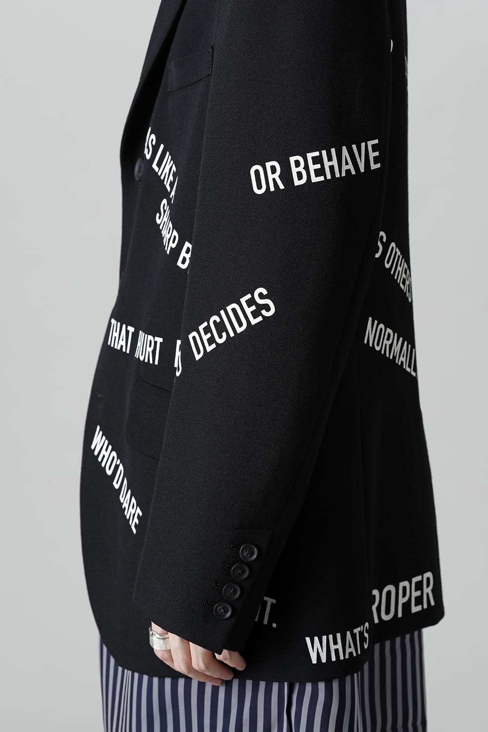 右脇ファスナーあき メッセージジャケット