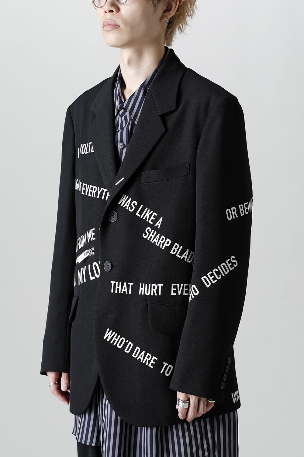 右脇ファスナーあき メッセージジャケット