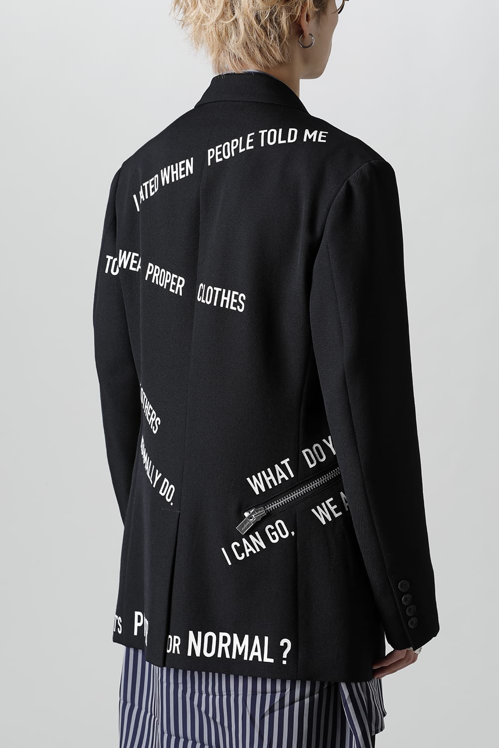 右脇ファスナーあき メッセージジャケット