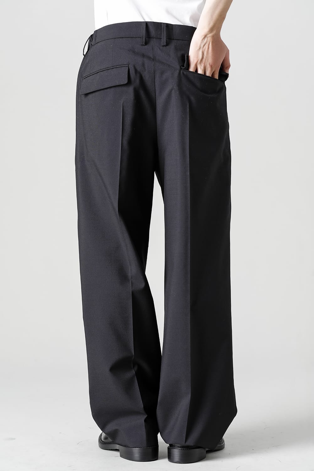 Two Tucks Wide Pants Black