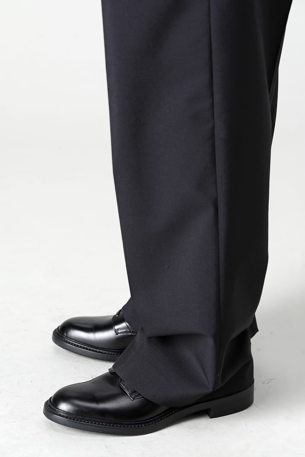 Two Tucks Wide Pants Black