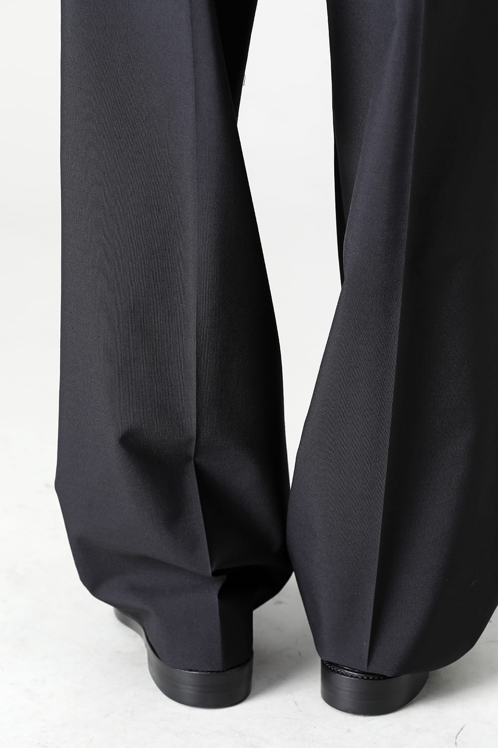 Two Tucks Wide Pants Black