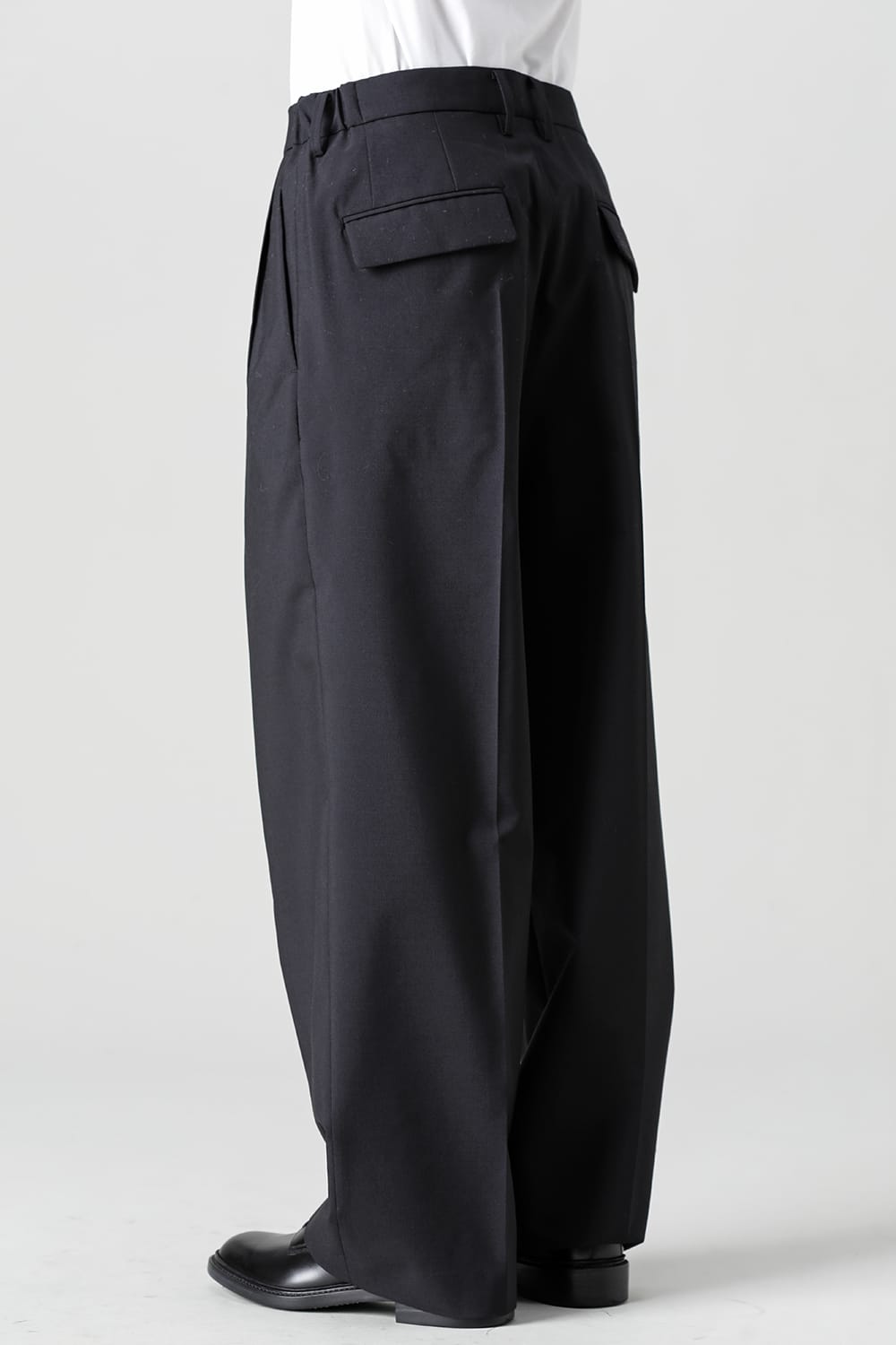 Two Tucks Wide Pants Black