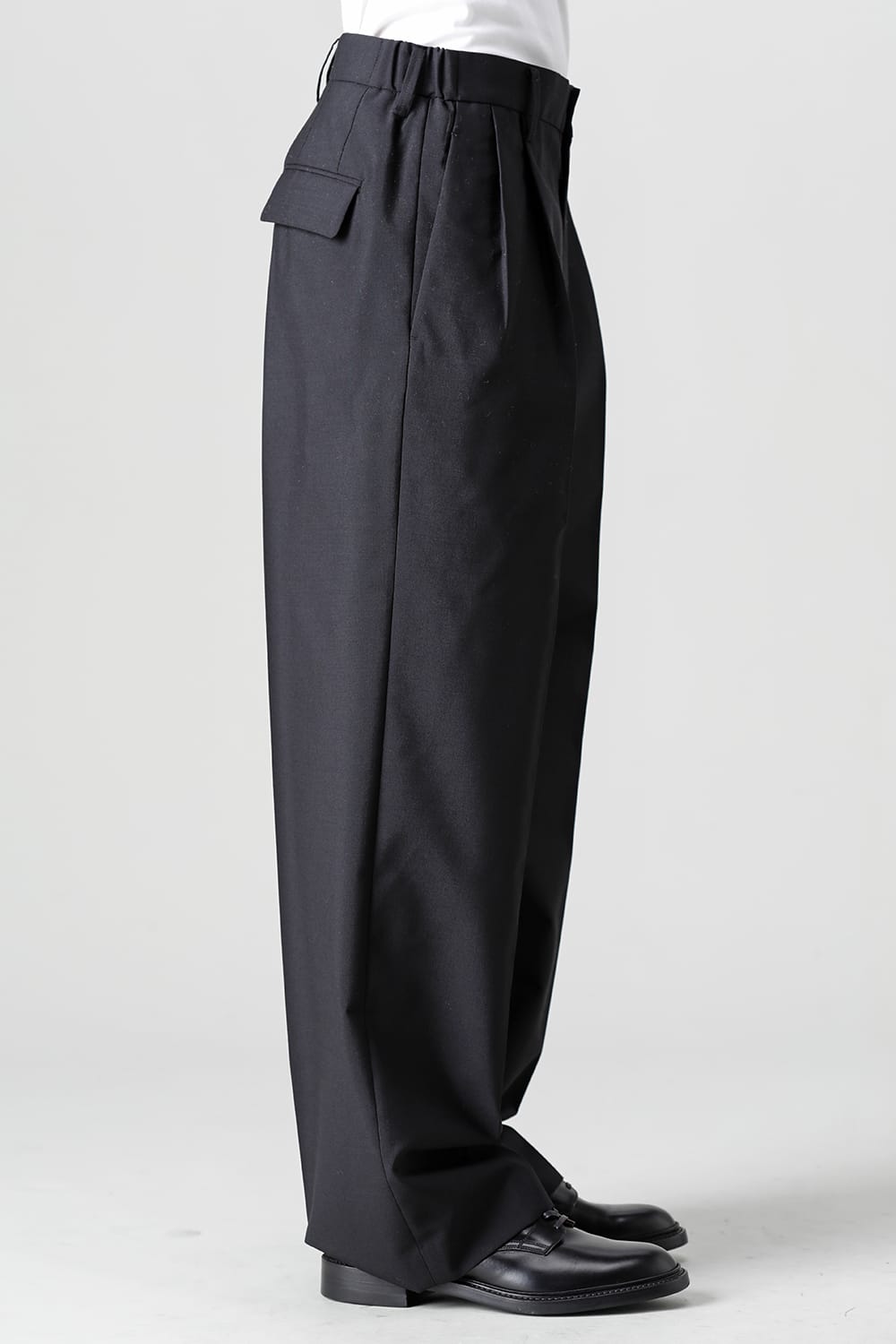 Two Tucks Wide Pants Black