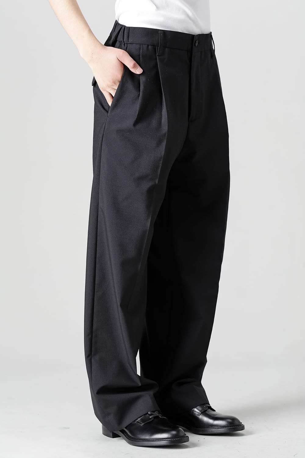 Two Tucks Wide Pants Black