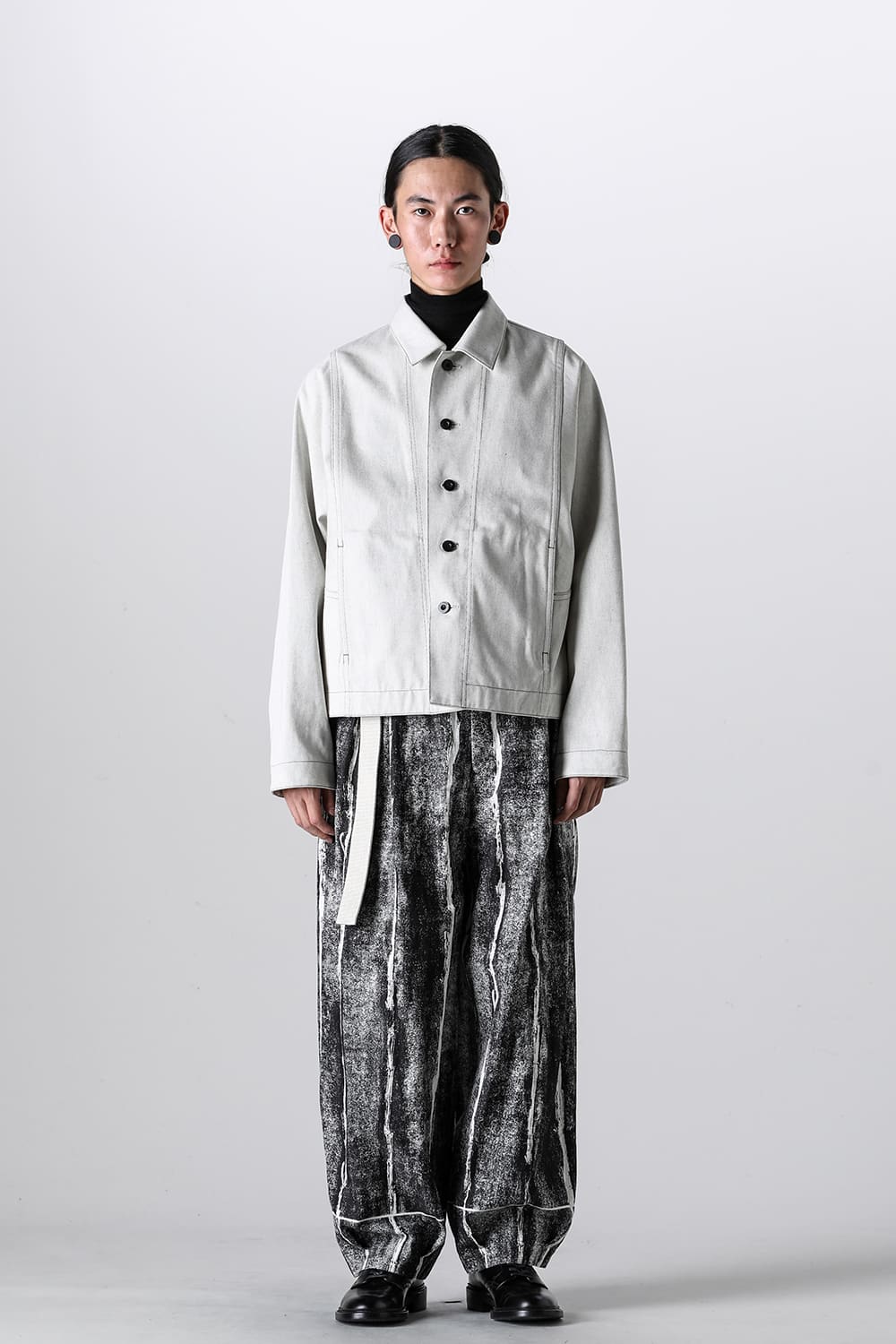 Modified Sleeve Short Blouson