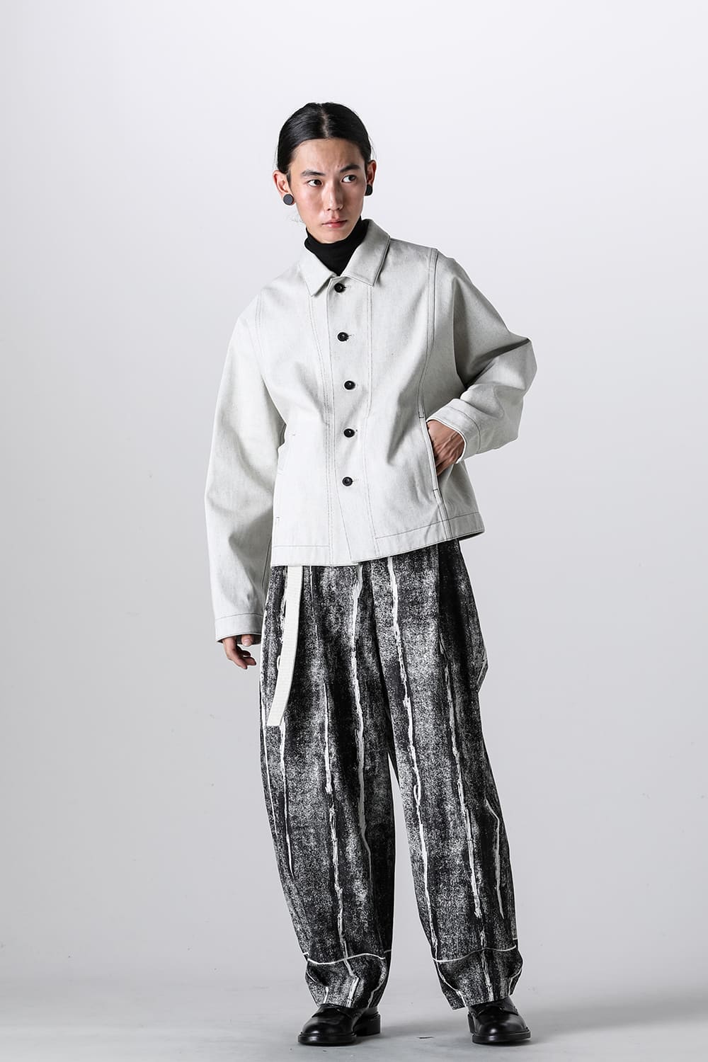 Modified Sleeve Short Blouson