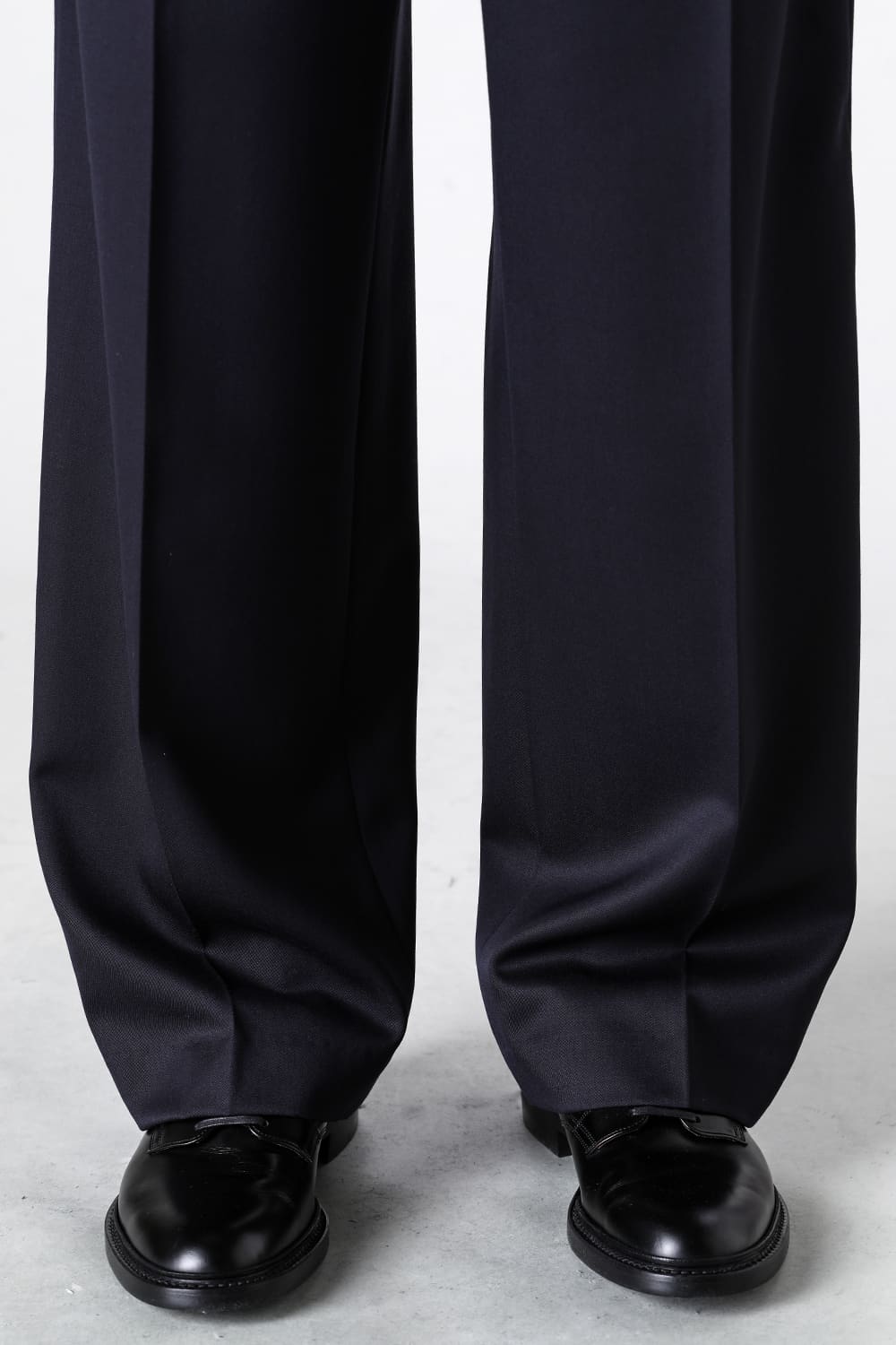 TWO TUCKS WIDE PANTS