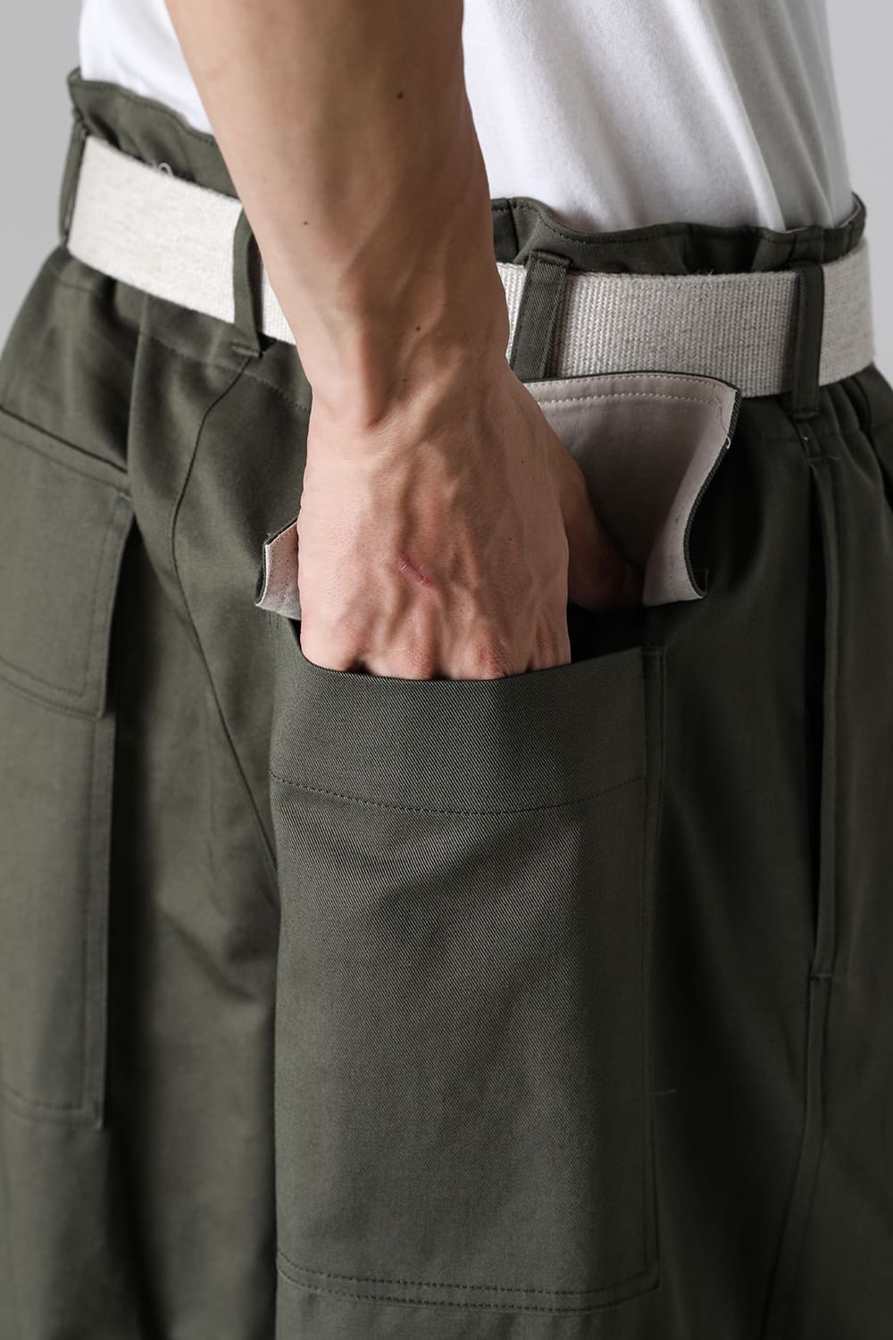 VOLUME PANTS WITH LINEN MIX BELT Olive