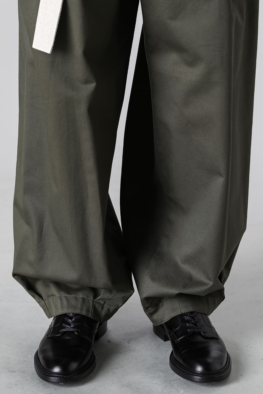 VOLUME PANTS WITH LINEN MIX BELT Olive