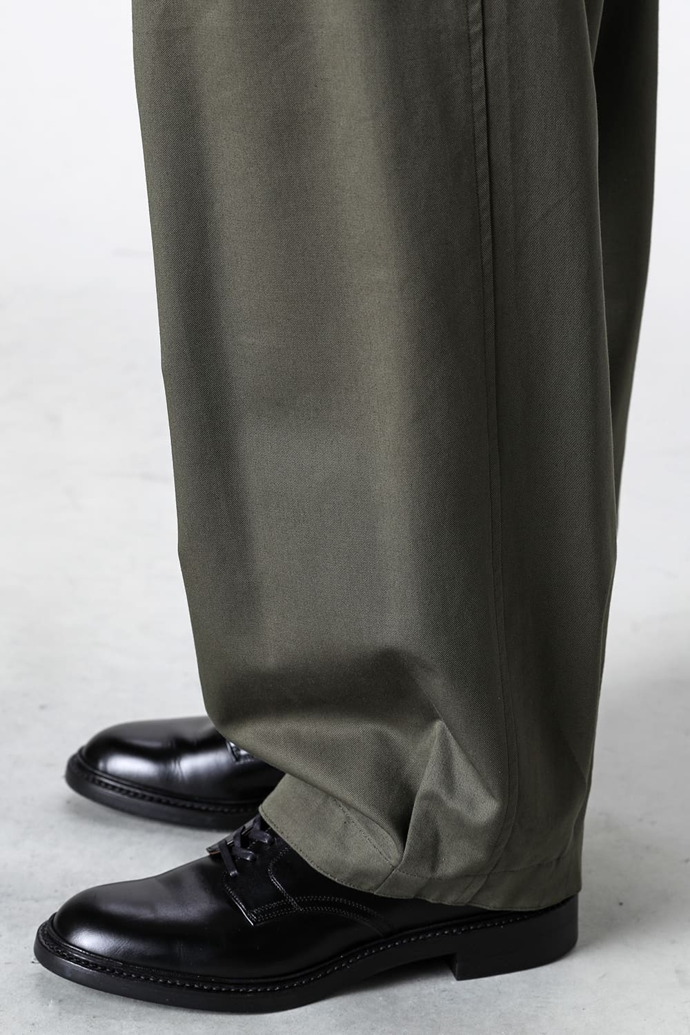 VOLUME PANTS WITH LINEN MIX BELT Olive