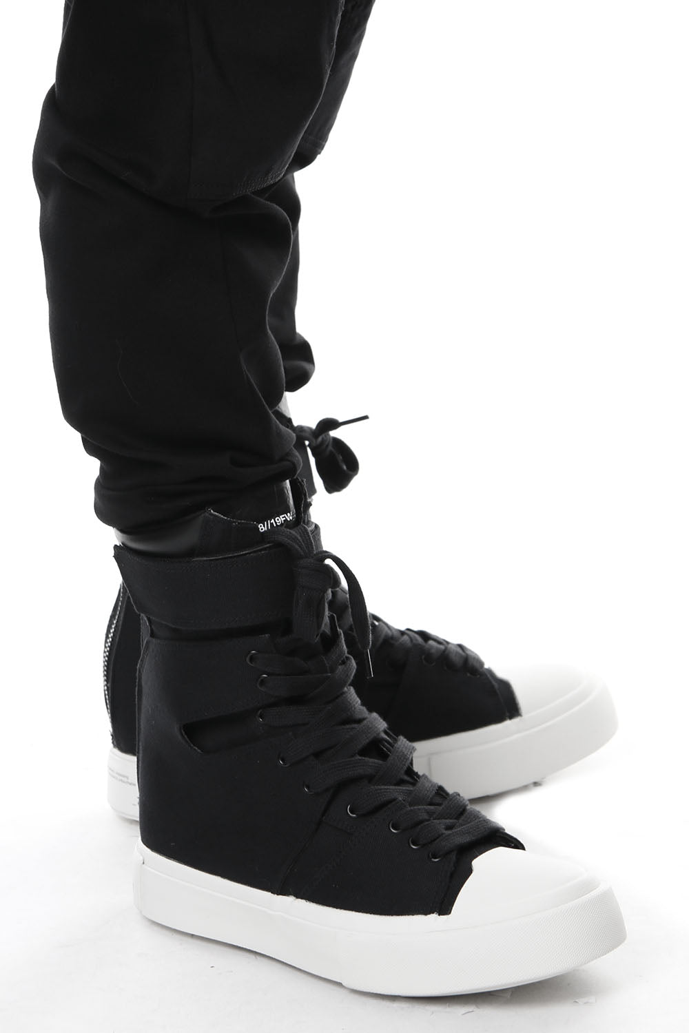 Canvas Strap Edge Sneaker