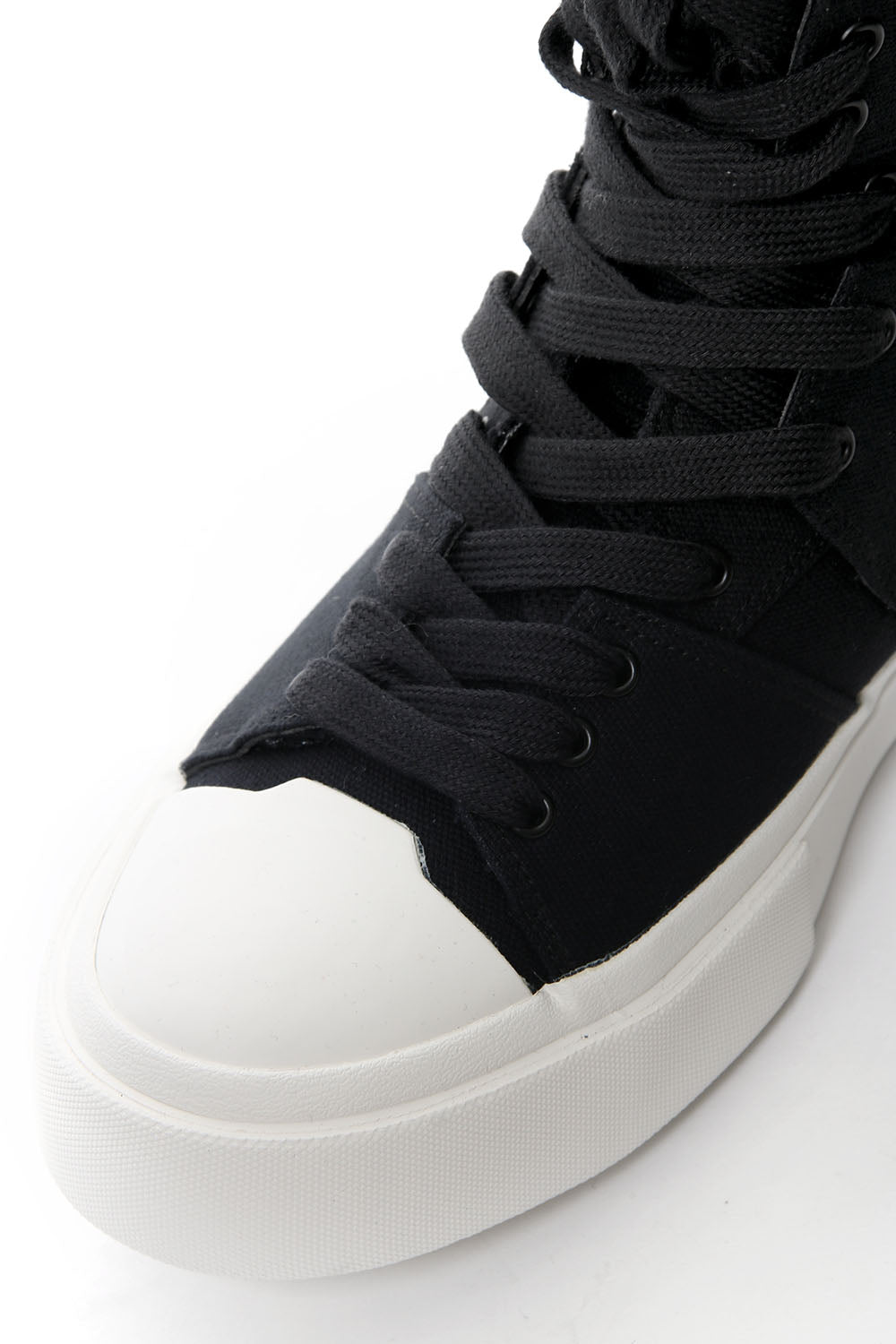 Canvas Strap Edge Sneaker