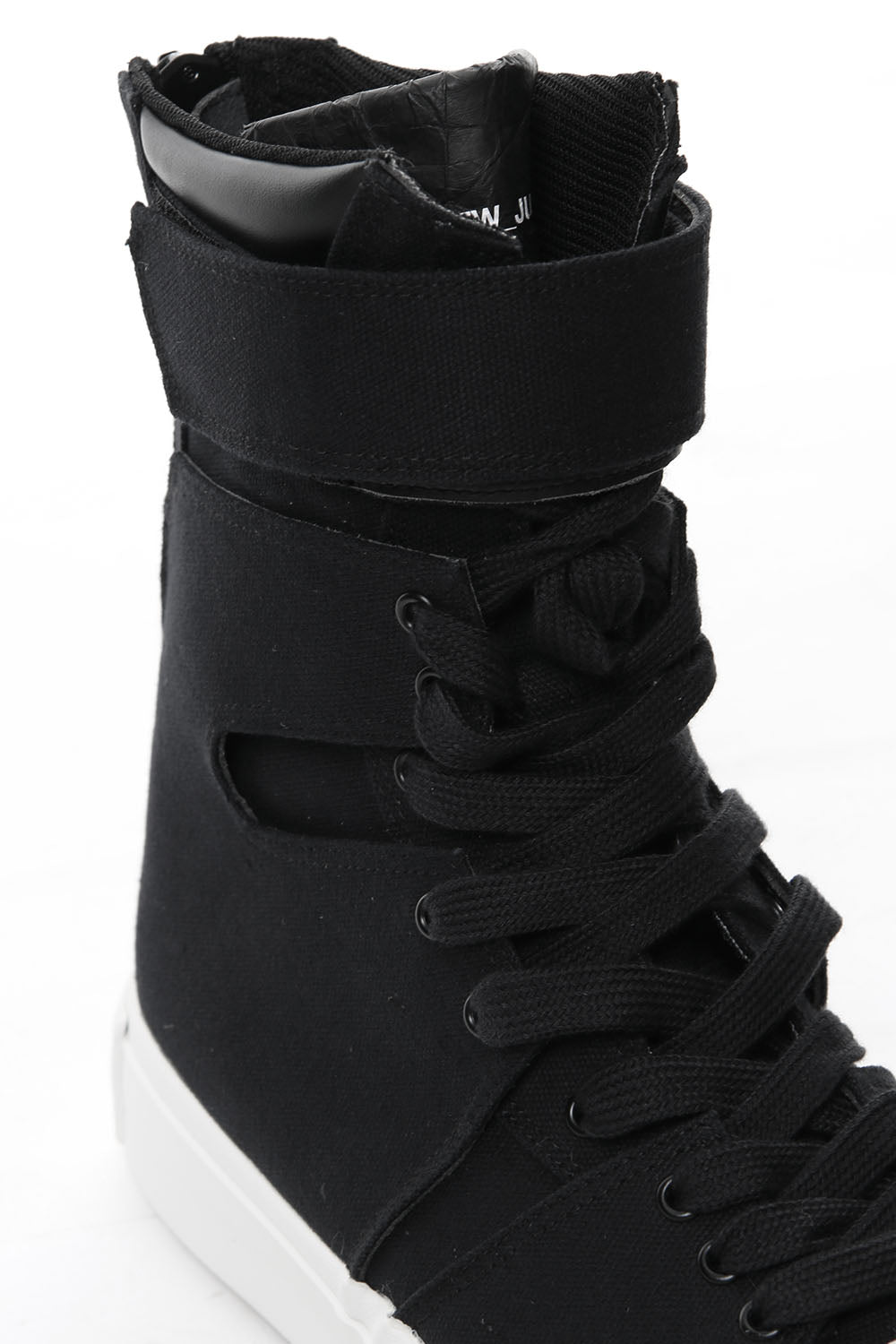 Canvas Strap Edge Sneaker