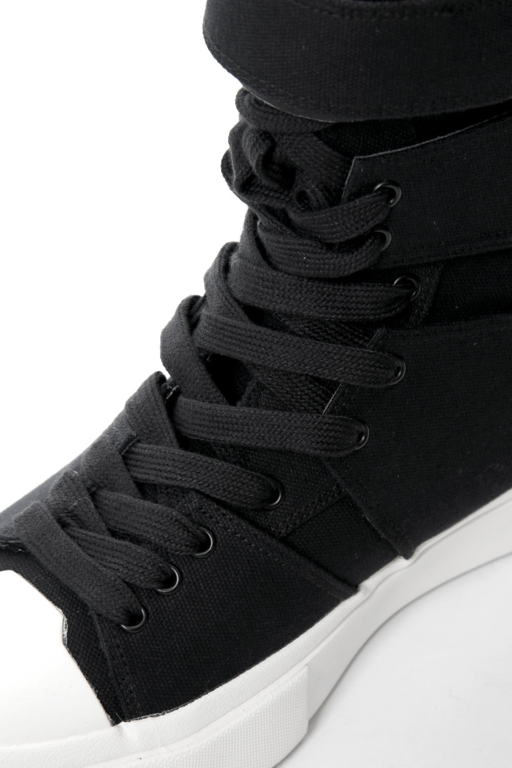 Canvas Strap Edge Sneaker