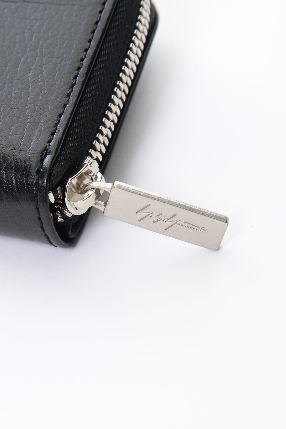 Round Fastener Pass Case