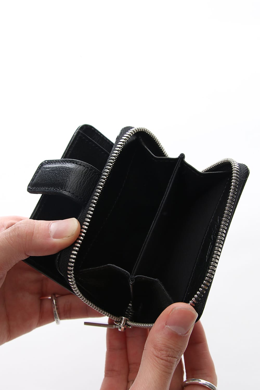 Round Fastener Pass Case