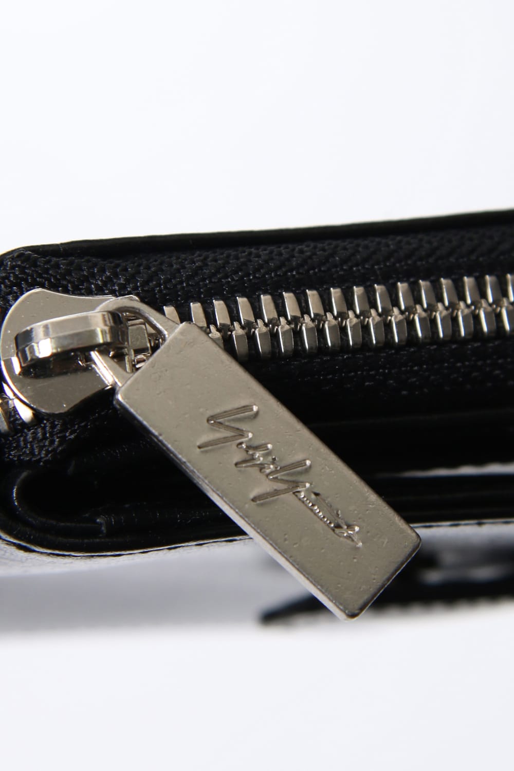 Round Fastener Pass Case